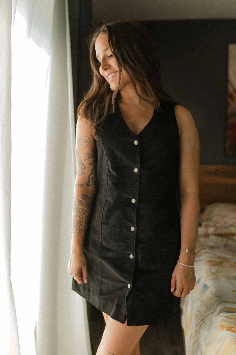 Robe tailleur noire en velours côtelé Louve Design, vue de face