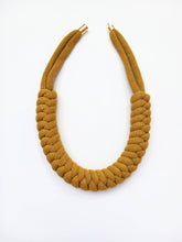 Charger l&#39;image dans la galerie, Collier Ari Snake Knot
