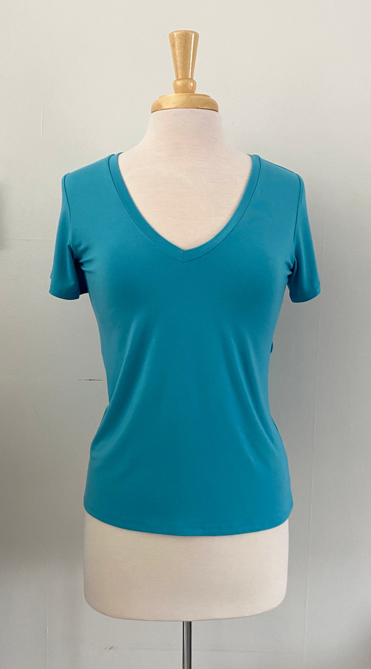 T-Shirt couleurs Col V, manches courtes en bambou (Pinkmuchacha)