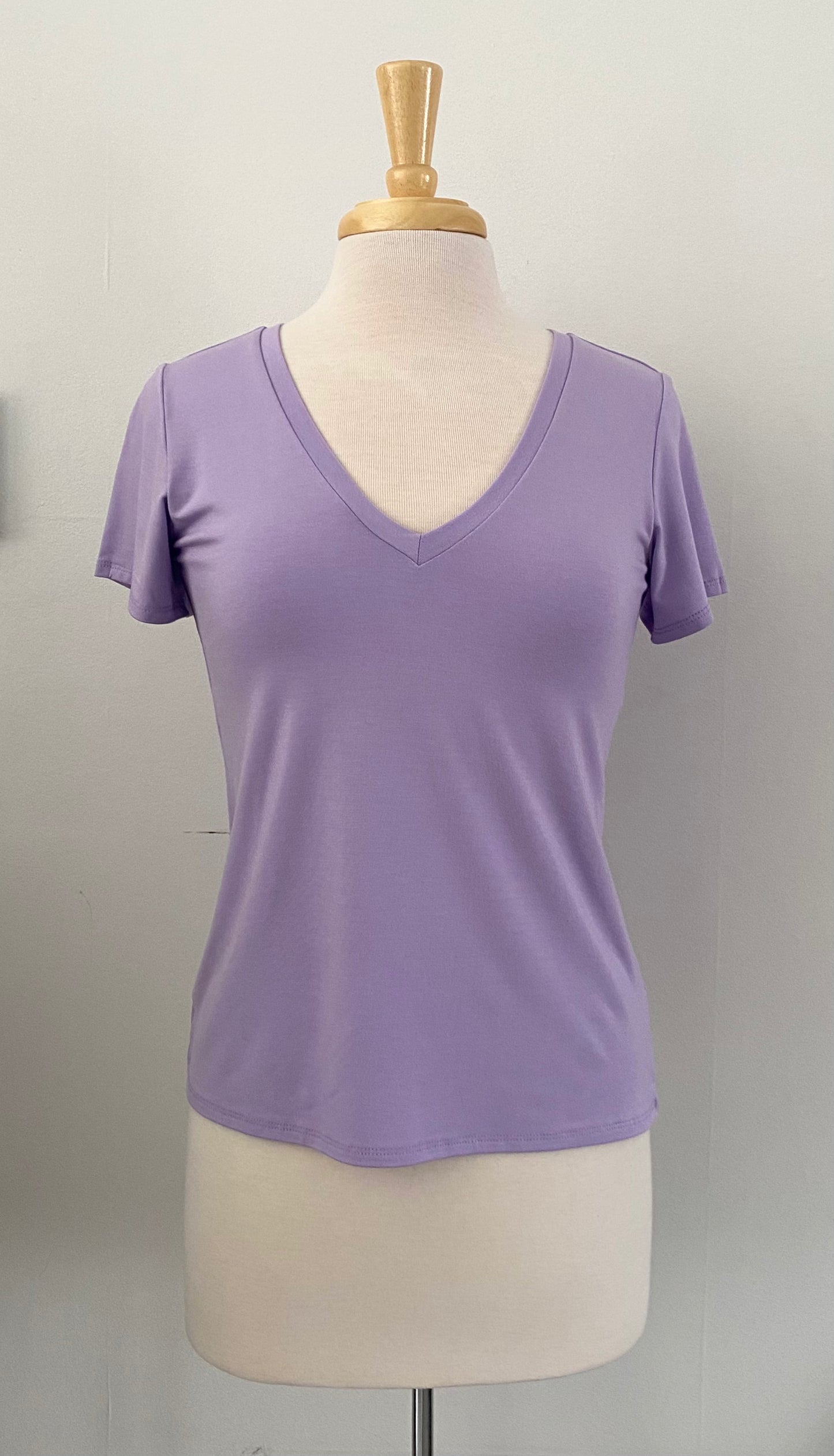 T-Shirt couleurs Col V, manches courtes en bambou (Pinkmuchacha)