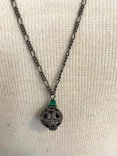 Charger l&#39;image dans la galerie, Collier long POS-75 argent boule émeraude
